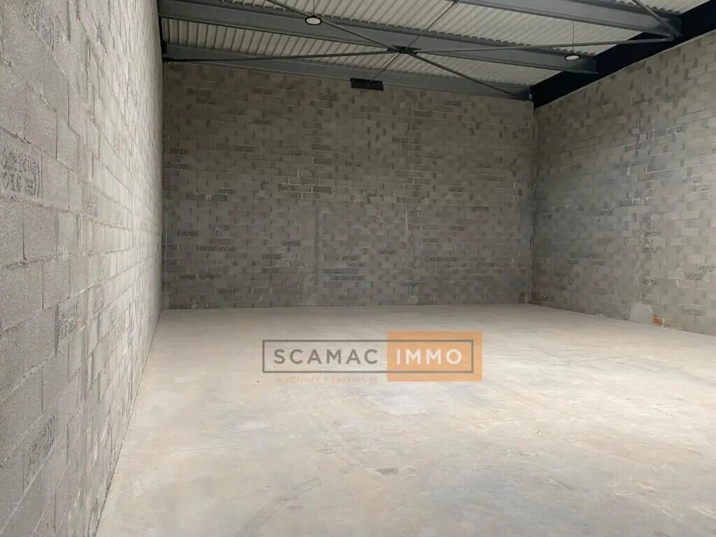 Location Entrepôt 329 m² - Photo 1