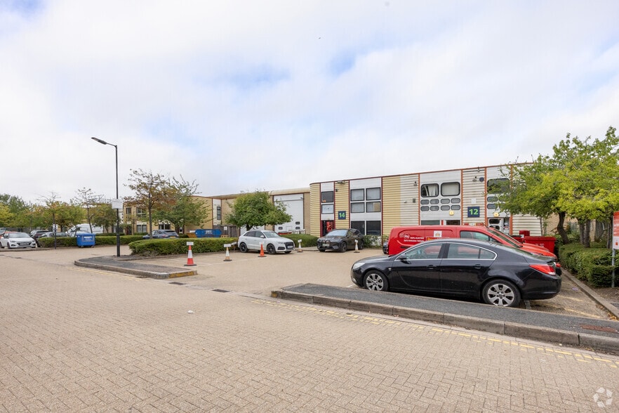 20 Plover Clos, Newport Pagnell to rent - Primary Photo - Image 3 of 4