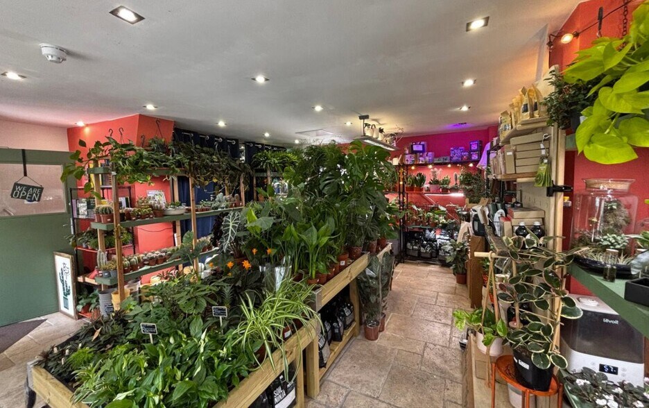 97-98 Church St, Brighton to rent - Interior Photo - Image 2 of 3