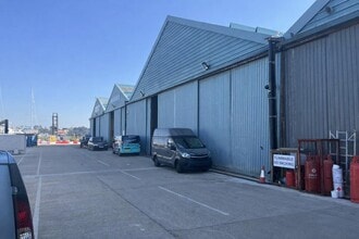 Spearfish Rd, Southampton to rent Building Photo- Image 1 of 6