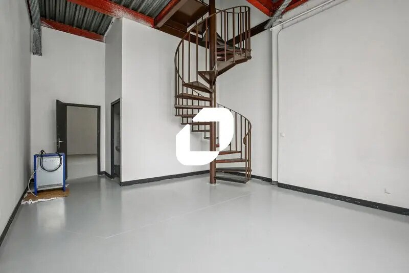 Rue Jacques Robert, Le Thillay to rent - Interior Photo - Image 3 of 5