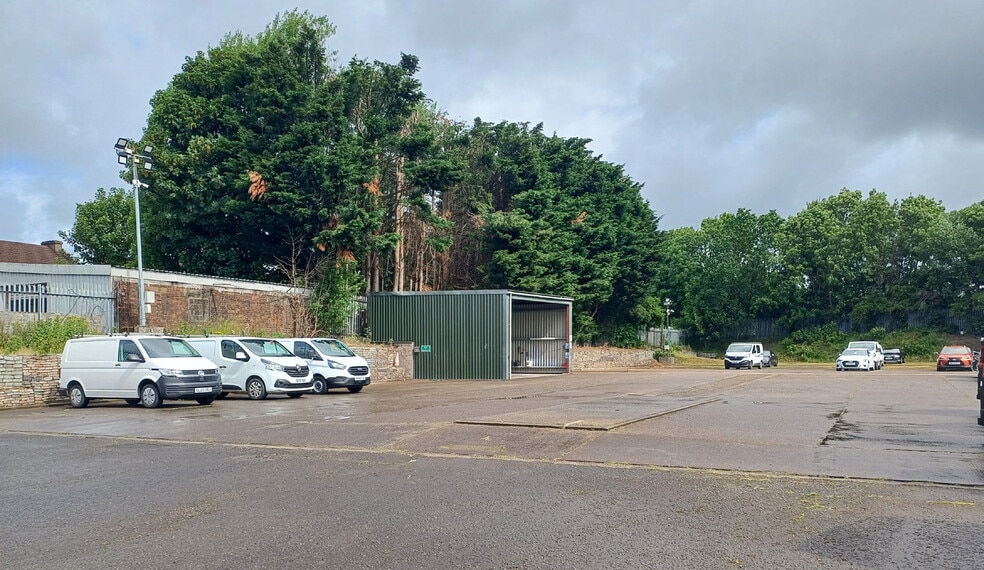 2229 London Rd, Glasgow to rent - Building Photo - Image 2 of 5