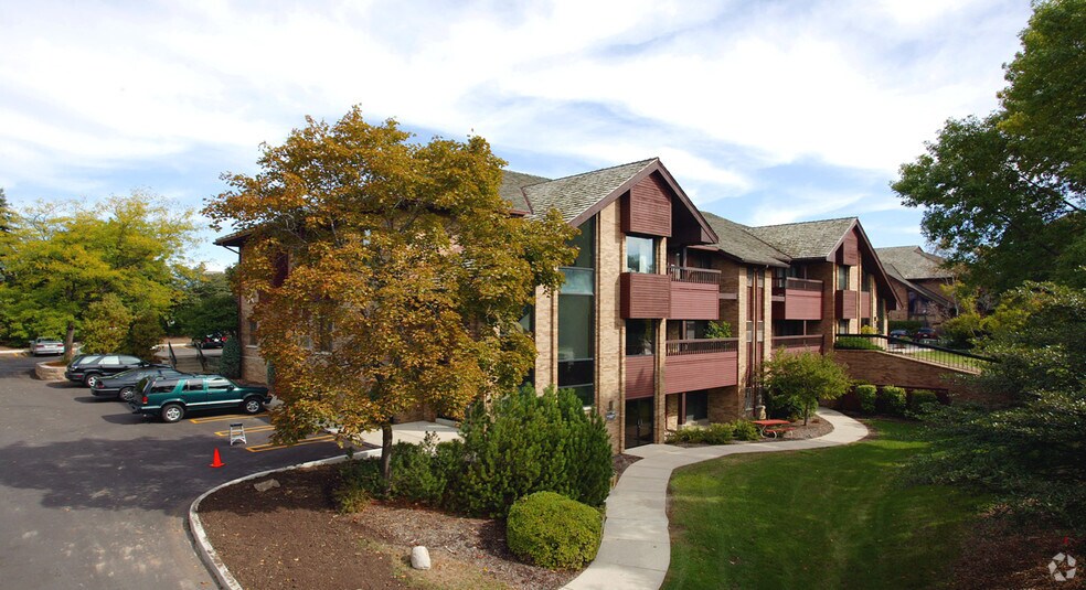 12750 W North Ave, Brookfield, WI for sale - Primary Photo - Image 1 of 1