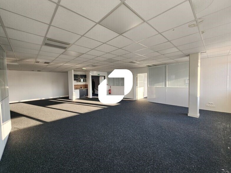 Office in Vélizy-Villacoublay to rent - Interior Photo - Image 1 of 9