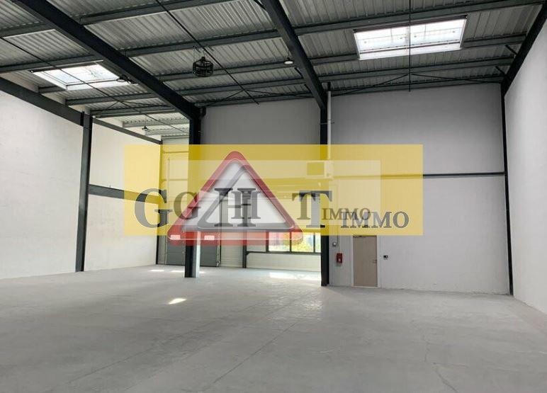 Industrial in Saint-Maur-des-Fossés to rent - Interior Photo - Image 1 of 6