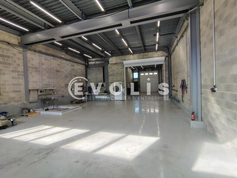 Light Industrial in Bry-sur-Marne to rent - Building Photo - Image 3 of 9