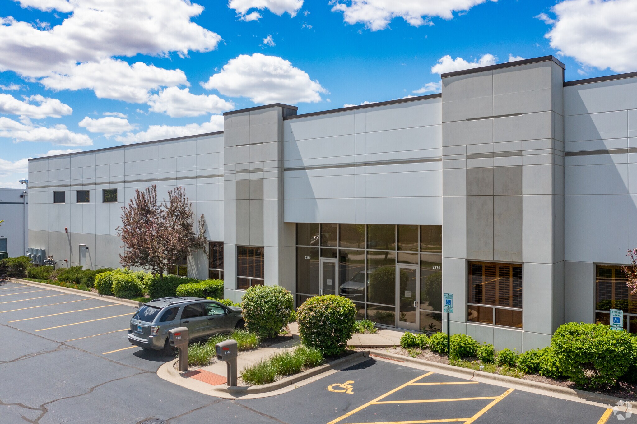 2360-2380 Vantage Dr, Elgin, IL to rent Building Photo- Image 1 of 17