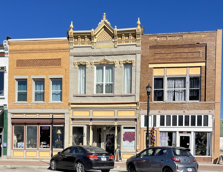 18 W Washington St, Sullivan, IL for sale - Building Photo - Image 1 of 1