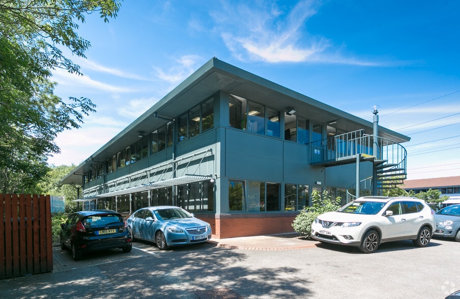 Great Park Rd, Bradley Stoke to rent - Building Photo - Image 2 of 6