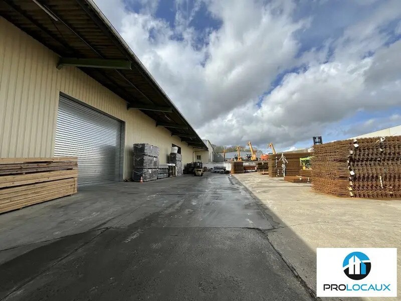 Location Entrepôt 1 100 m² - Photo 1