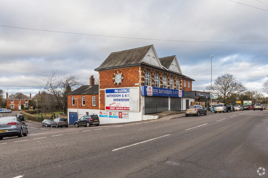 6-10 Wellingborough Rd, Finedon for sale - Primary Photo - Image 1 of 5