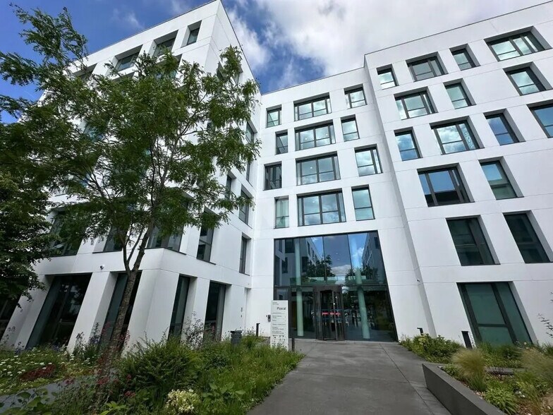 Office in Massy to rent - Building Photo - Image 3 of 14