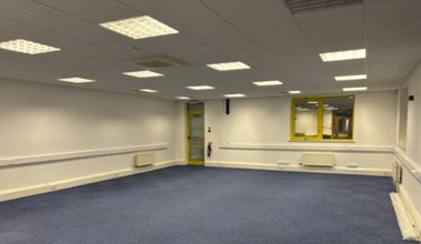 5-5A Bruntcliffe Way, Morley to rent Interior Photo- Image 1 of 2