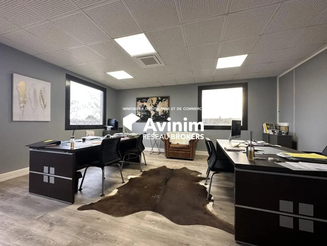 Office in Gennevilliers to rent Interior Photo- Image 1 of 10