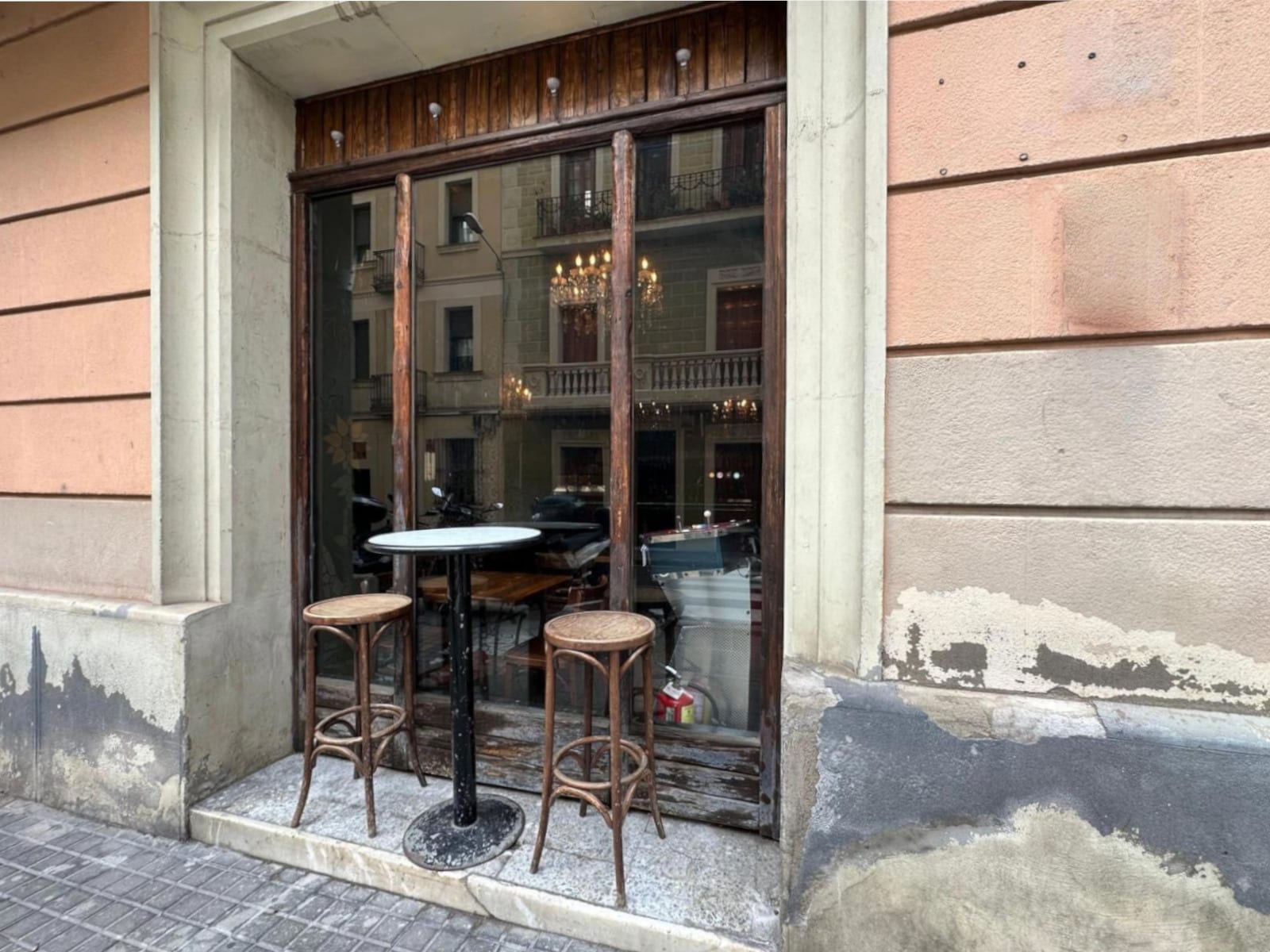 Retail in Barcelona, Barcelona to rent Primary Photo- Image 1 of 2