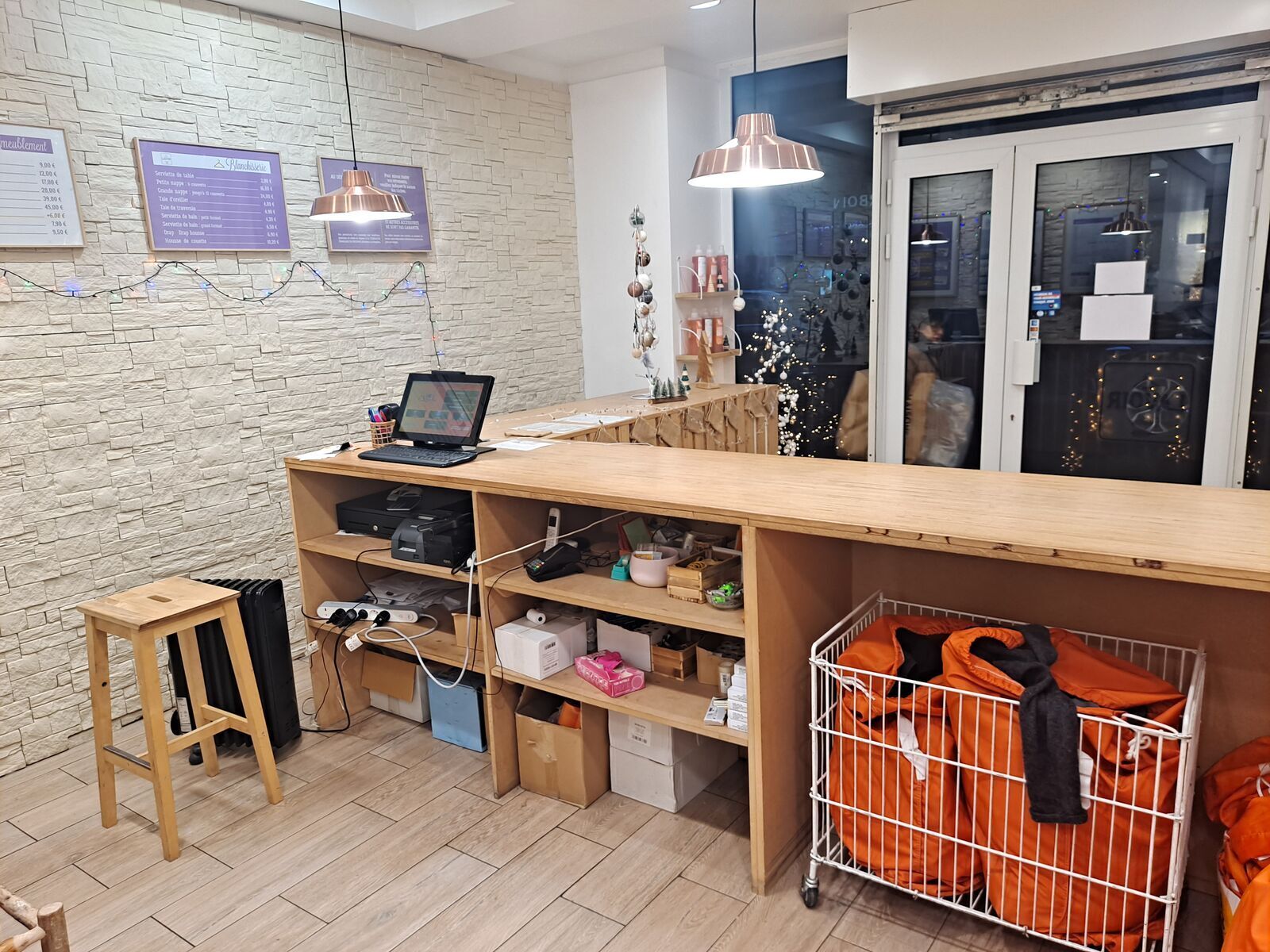 Retail in Paris to rent Building Photo- Image 1 of 6