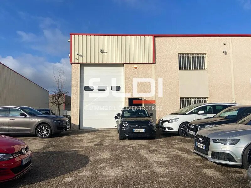 Light Industrial in Chassieu to rent Building Photo- Image 1 of 9