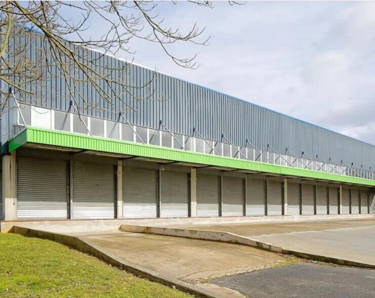 Office in Herblay-sur-Seine to rent - Building Photo - Image 1 of 6