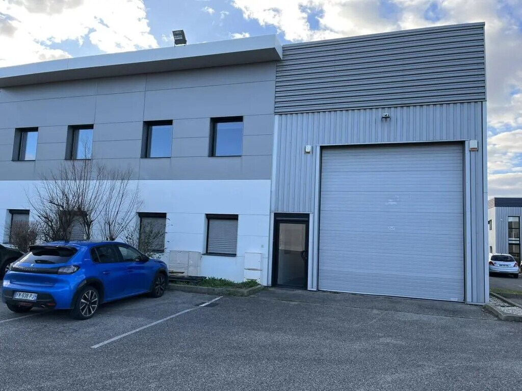 Location Local d'activités 330 m² - Photo 1