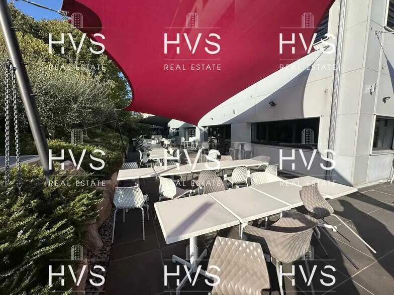 Office in Aix-en-Provence to rent - Building Photo - Image 2 of 8