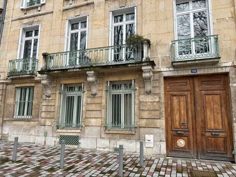 Office in Rouen to rent - Building Photo - Image 1 of 3