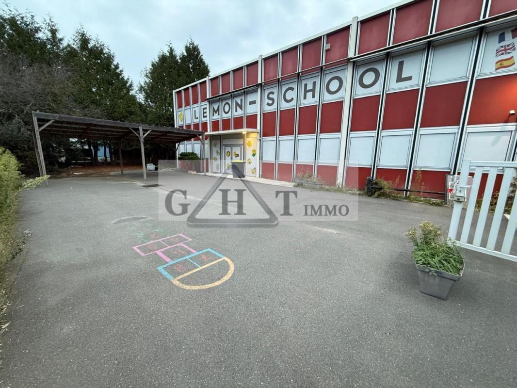 Office in Ozoir-la-Ferrière to rent Building Photo- Image 1 of 2