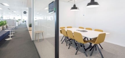 2 Leman St, London to rent Interior Photo- Image 1 of 2