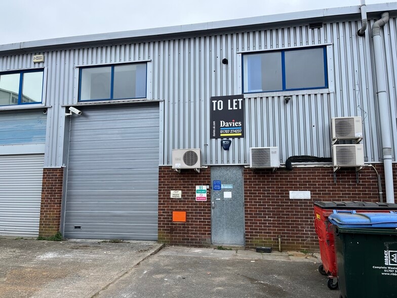 Martinfield, Welwyn Garden City to rent - Building Photo - Image 2 of 18