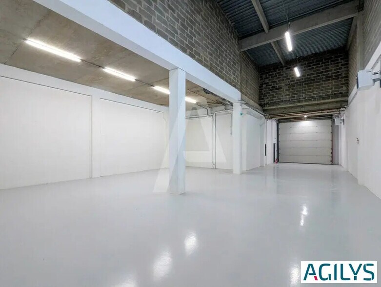 Light Industrial in to rent - Interior Photo - Image 3 of 6