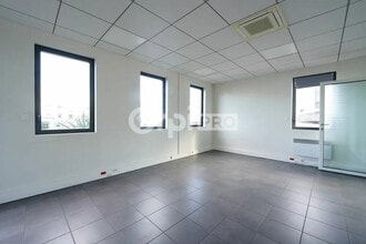 Light Industrial in Vénissieux for sale Interior Photo- Image 2 of 11