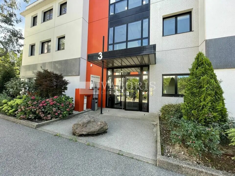 Office in Saint-Priest to rent Building Photo- Image 1 of 17