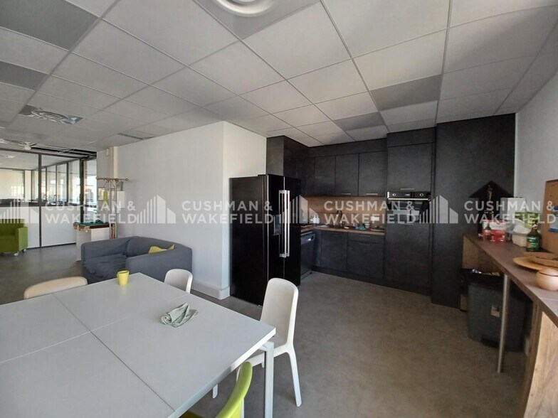 297 Avenue Du Mistral, La Ciotat for sale - Interior Photo - Image 2 of 17