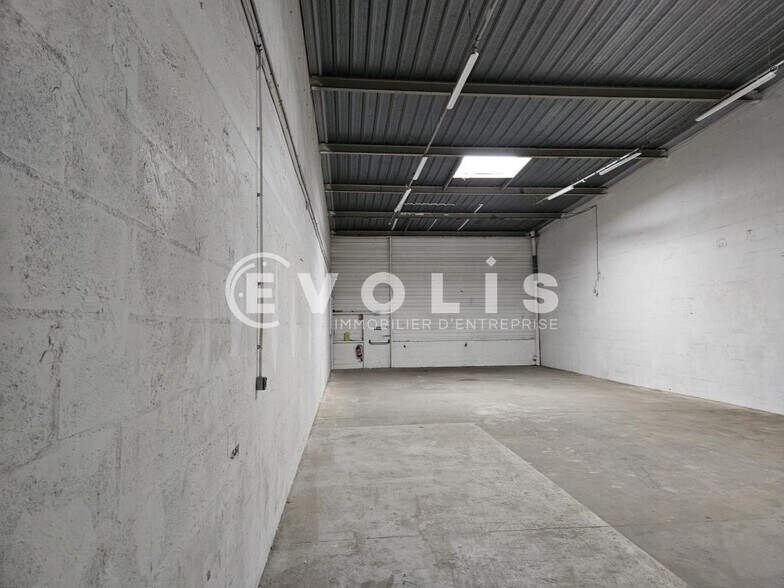 4 Route De Longjumeau, Chilly-Mazarin to rent - Interior Photo - Image 2 of 13