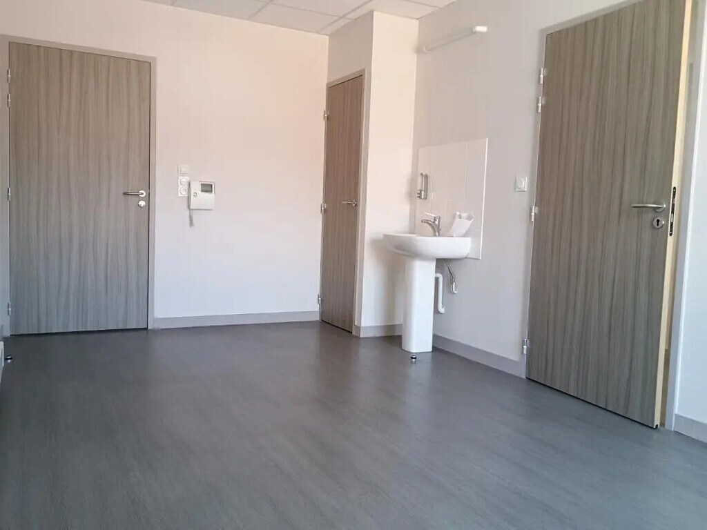 Location Local d'activités 47 m² - Photo 1