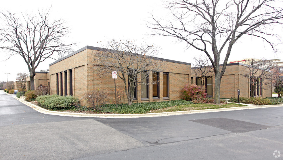 5225 Old Orchard Rd, Skokie, IL for rent - Building Photo - Image 2 of 9