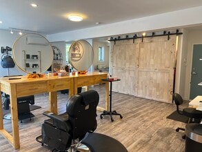 17 Av De La Baie-De-Valois, Pointe-claire, QC to rent Interior Photo- Image 1 of 11