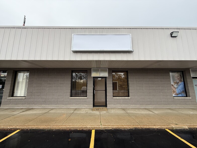 295 Peterson Rd, Libertyville, IL for rent - Building Photo - Image 1 of 16