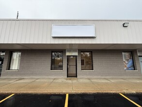 295 Peterson Rd, Libertyville, IL for rent Building Photo- Image 1 of 17