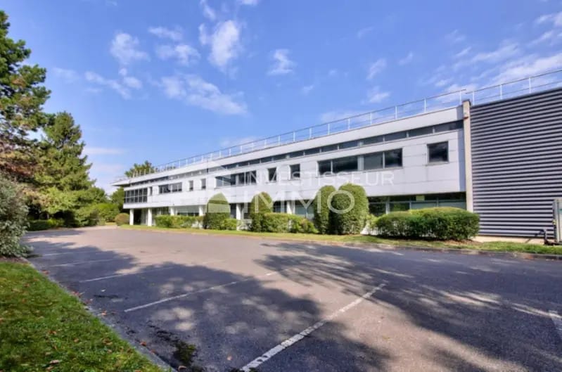 Light Industrial in Tremblay-en-France to rent - Building Photo - Image 3 of 13