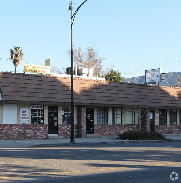 1311 W Magnolia Blvd, Burbank, CA for sale - Building Photo - Image 2 of 11