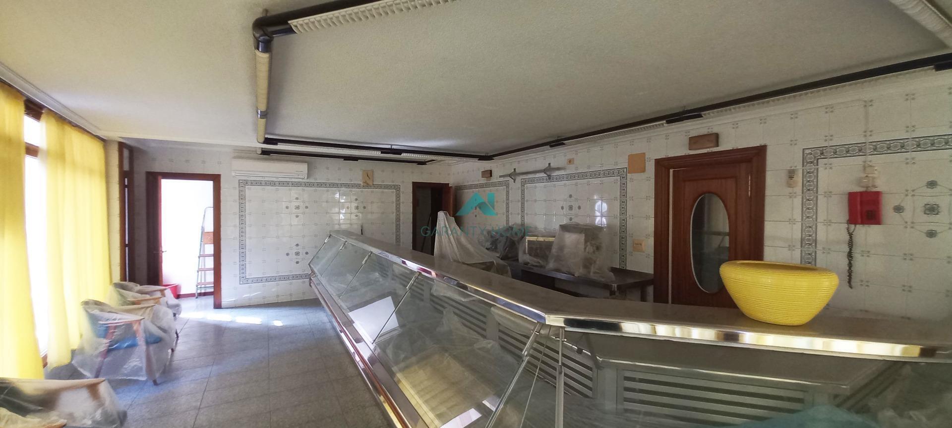 Retail in Santoña, Cantabria for sale Interior Photo- Image 1 of 9