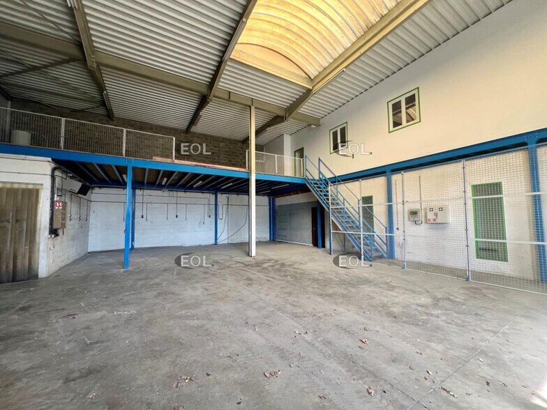 Light Industrial in Claye-Souilly to rent - Interior Photo - Image 2 of 7