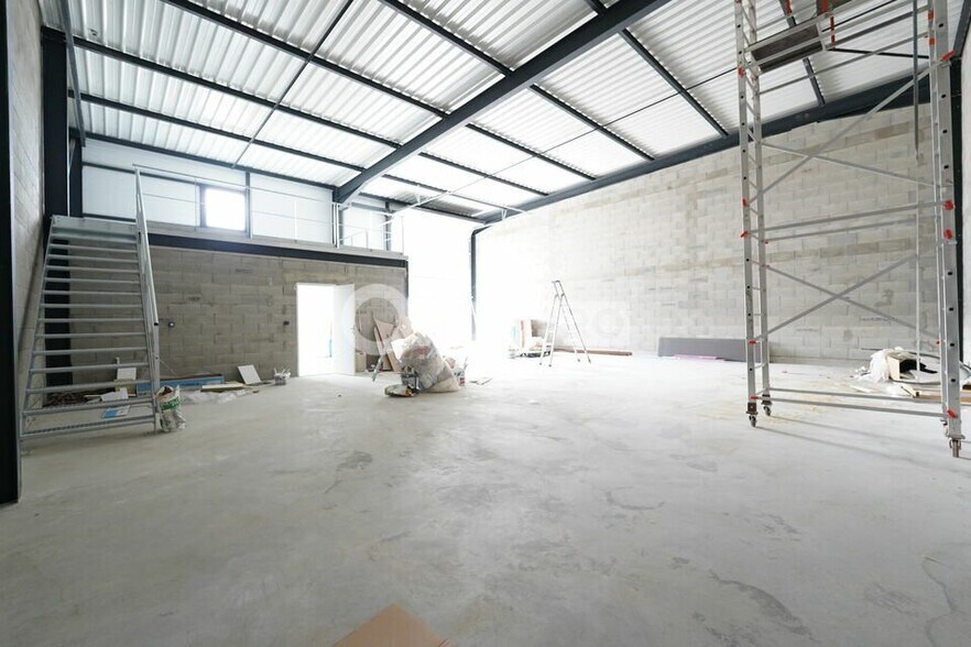 275 Rue Du Petit Bois, Mornant to rent - Construction Photo - Image 1 of 10