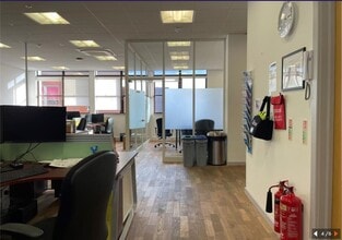 96-99 Queens Rd, Brighton to rent Interior Photo- Image 2 of 6