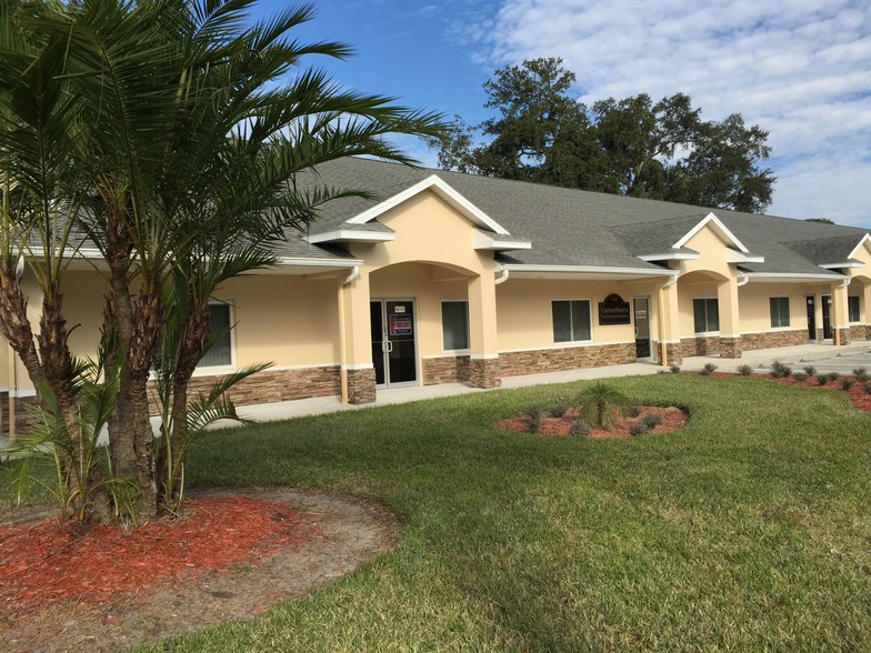 403-417 Lithia Pinecrest Rd, Brandon, FL for rent - Building Photo - Image 2 of 6