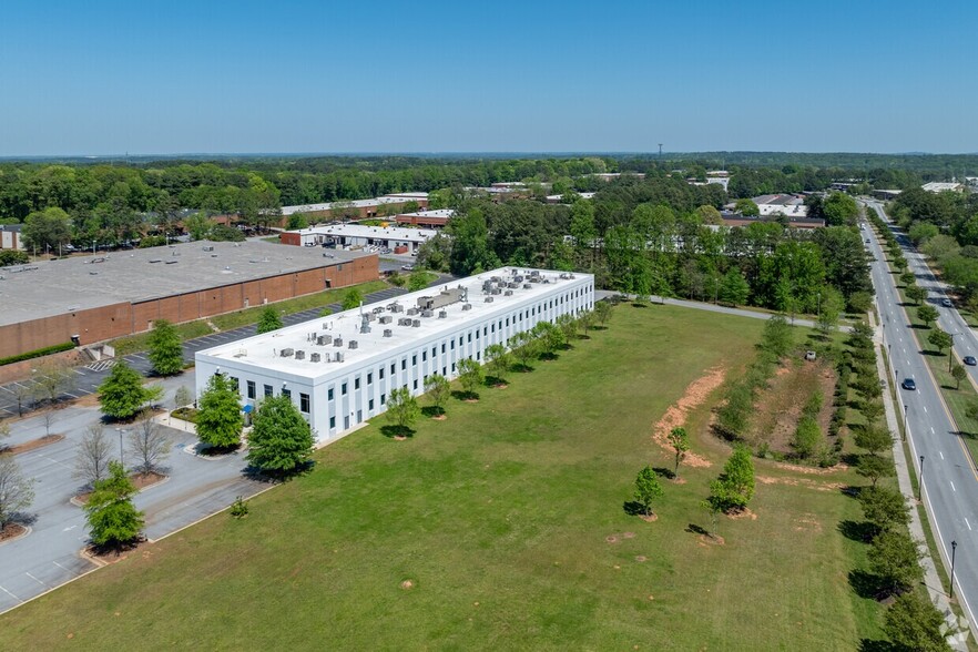 2460 Mountain Industrial Blvd, Tucker, GA for rent - Primary Photo - Image 1 of 5