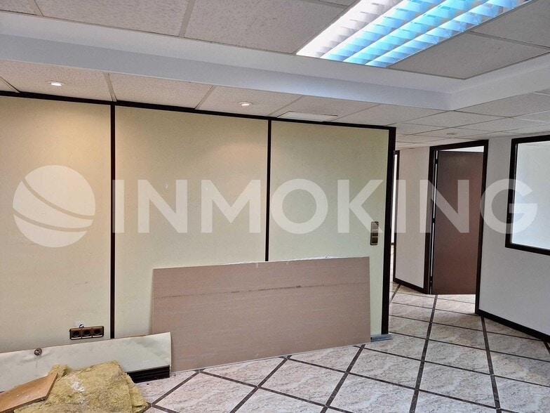 Office in València, Valencia to rent - Interior Photo - Image 2 of 6