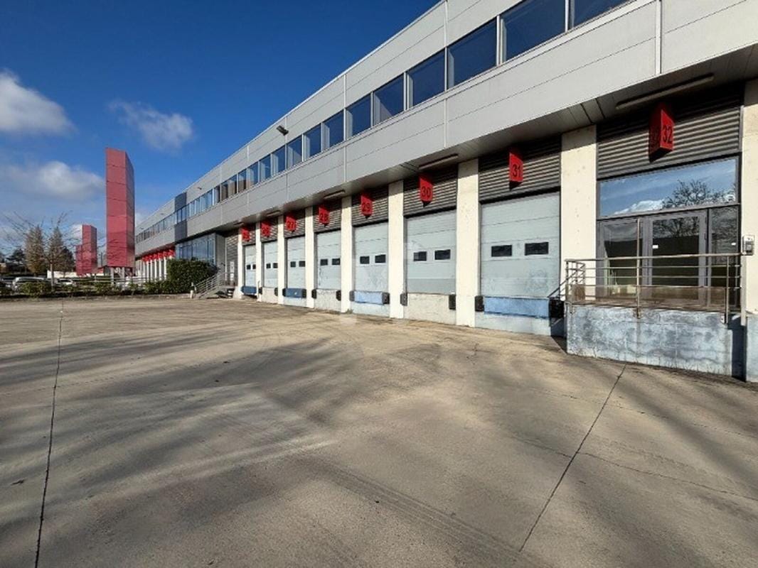 Industrial in Les Ulis to rent Building Photo- Image 1 of 13