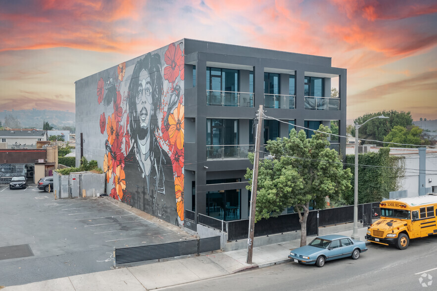 5242 W Adams Blvd, Los Angeles, CA for rent - Building Photo - Image 1 of 4