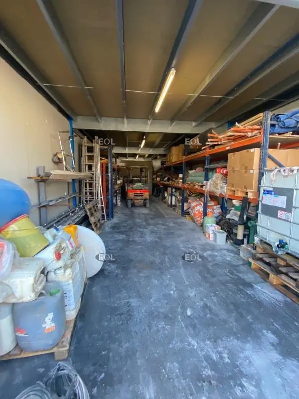 Location Local d'activités 230 m² - Photo 1